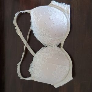 32DD VS Push-up cream/antique white lacy bra